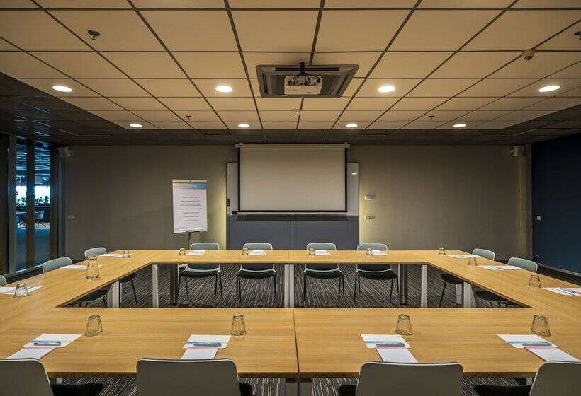 Отель Tulip Inn Eindhoven Airport