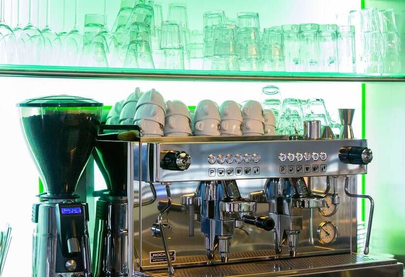 Отель Tulip Inn Eindhoven Airport