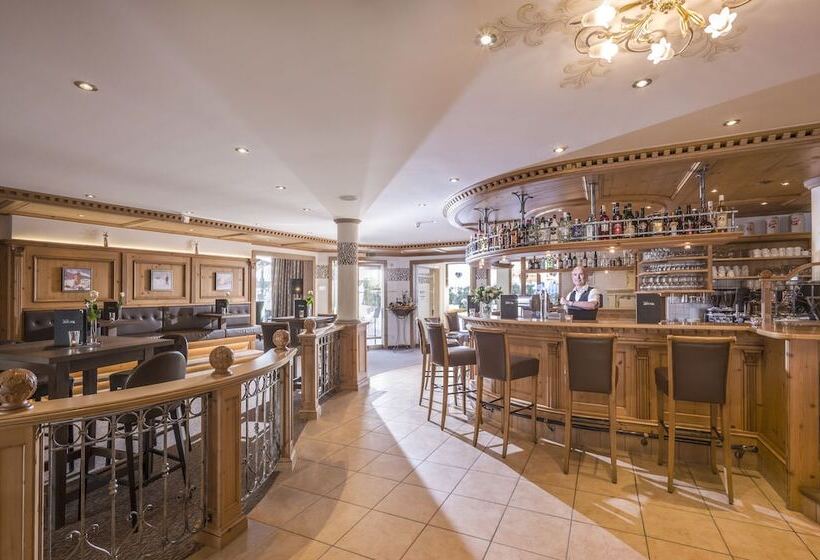 בית מלון כפרי Zentral Superior