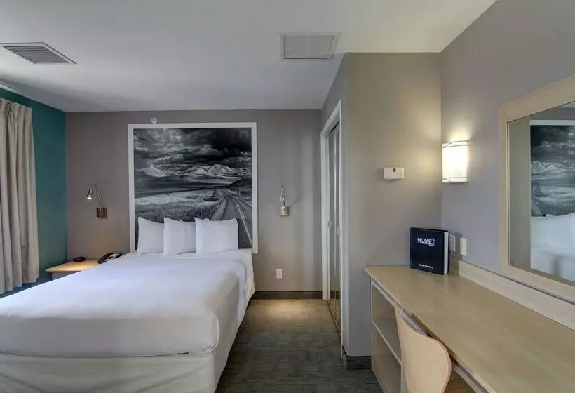 Мотель Home Inn Medicine Hat