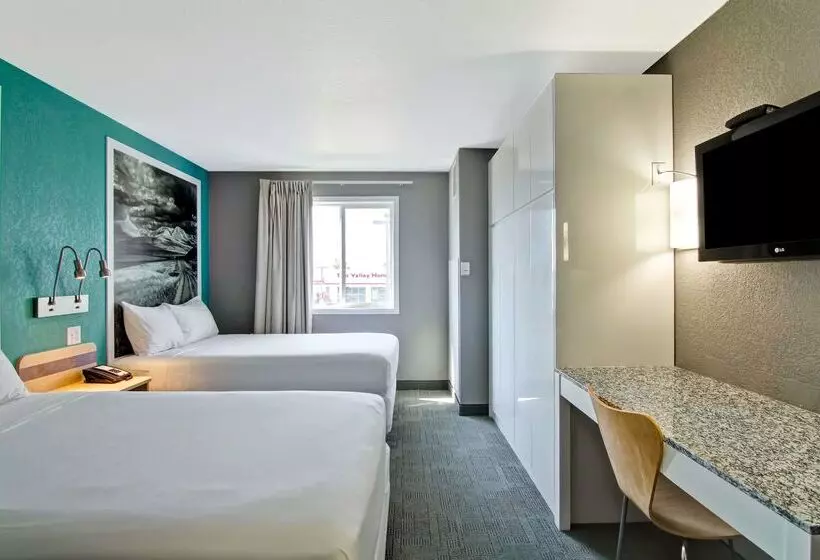 Мотель Home Inn Medicine Hat