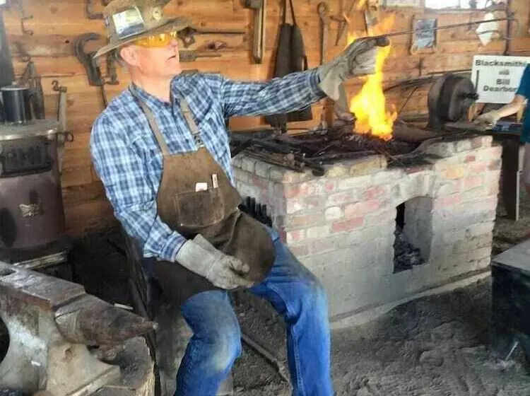 Мотель Home Inn Medicine Hat