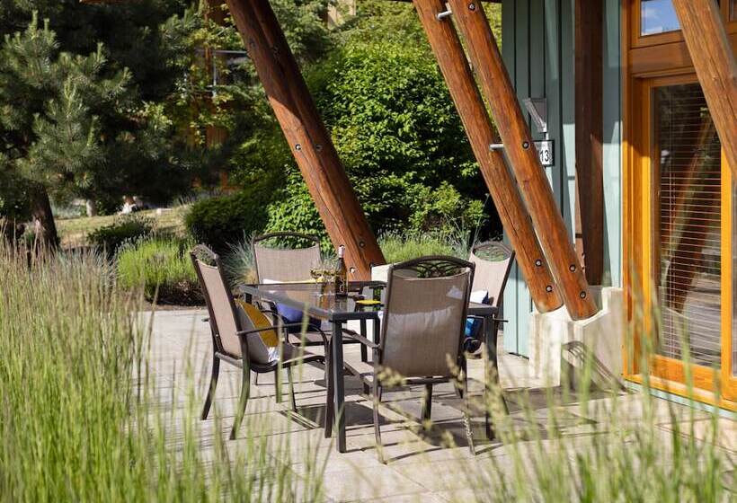 Курорт Outback Lakeside Vacation Homes