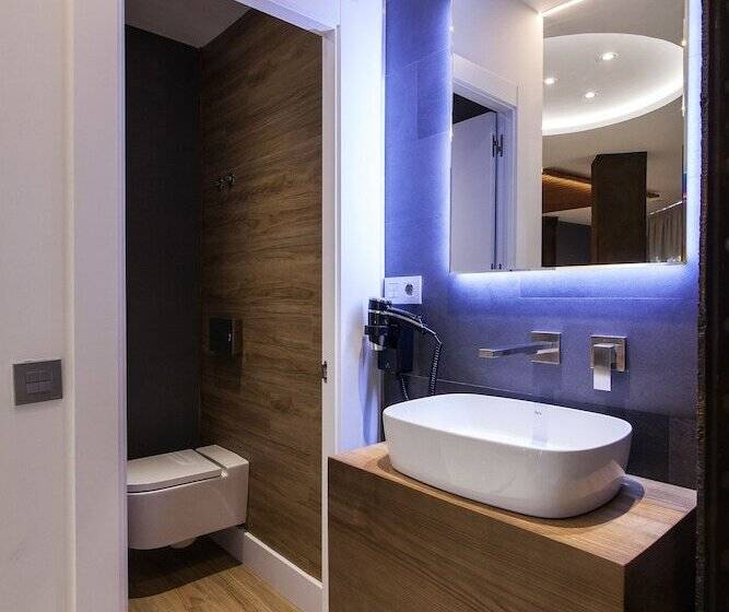 مسافرخانه Vitium Urban Suites