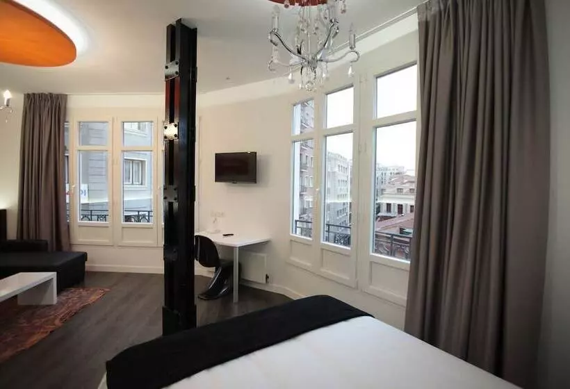 مسافرخانه Vitium Urban Suites