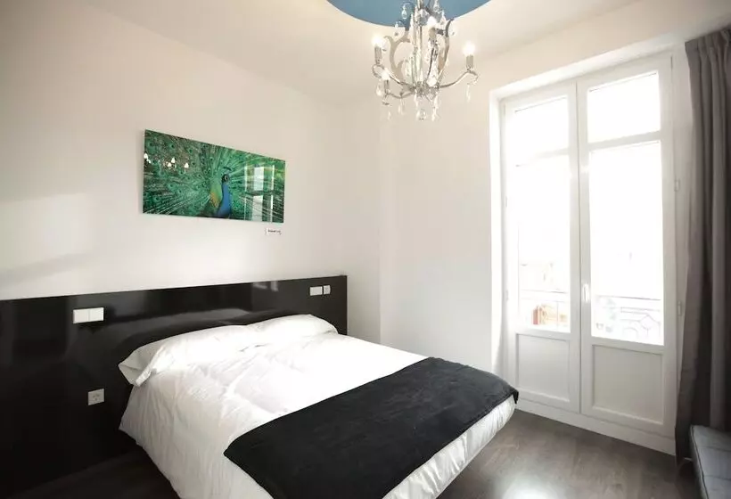 مسافرخانه Vitium Urban Suites