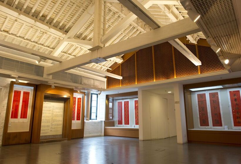 هتل Heritage Lodge