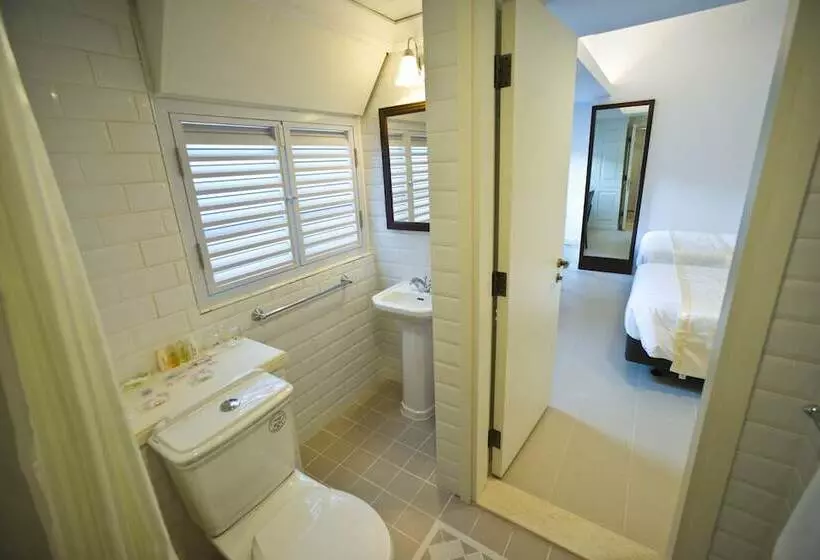 هتل Heritage Lodge