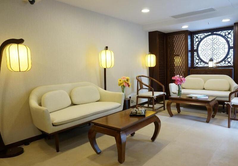 هتل Heritage Lodge