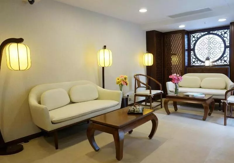 هتل Heritage Lodge