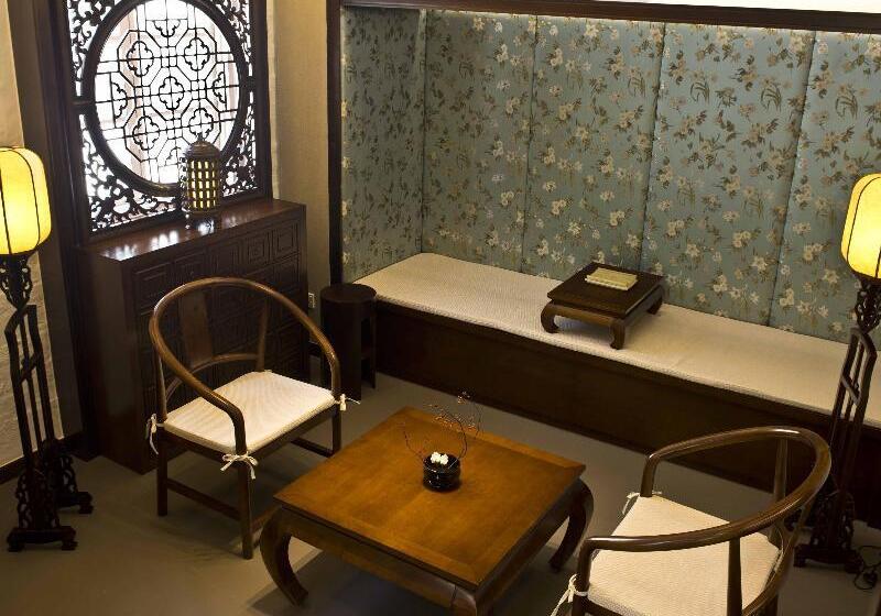 هتل Heritage Lodge