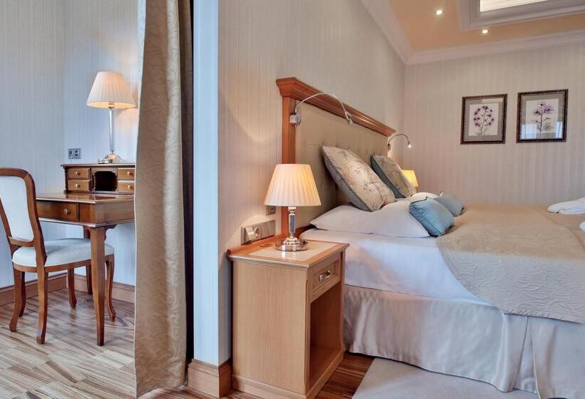 Retro Riverside Wellness Resort