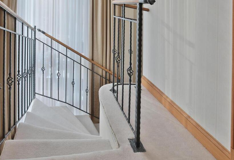 Retro Riverside Wellness Resort