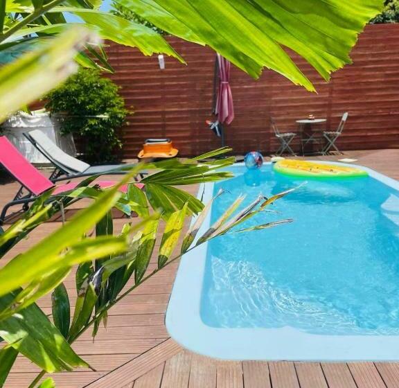 تختخواب و صبحانه L Est Capade