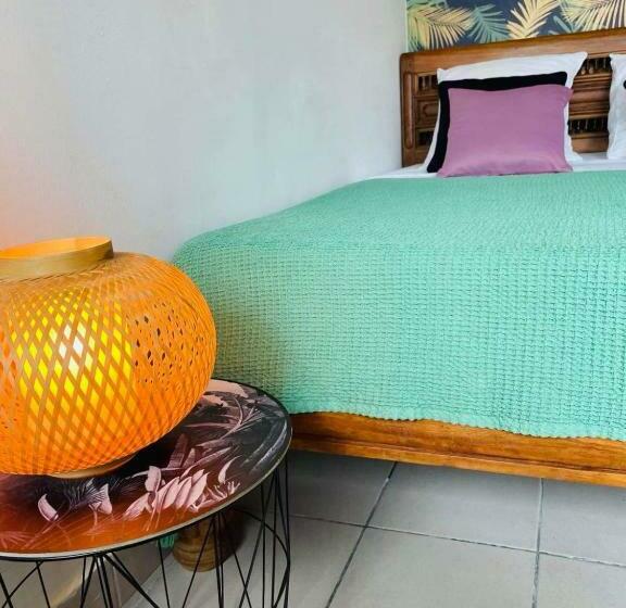 تختخواب و صبحانه L Est Capade