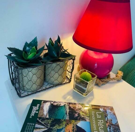 تختخواب و صبحانه L Est Capade