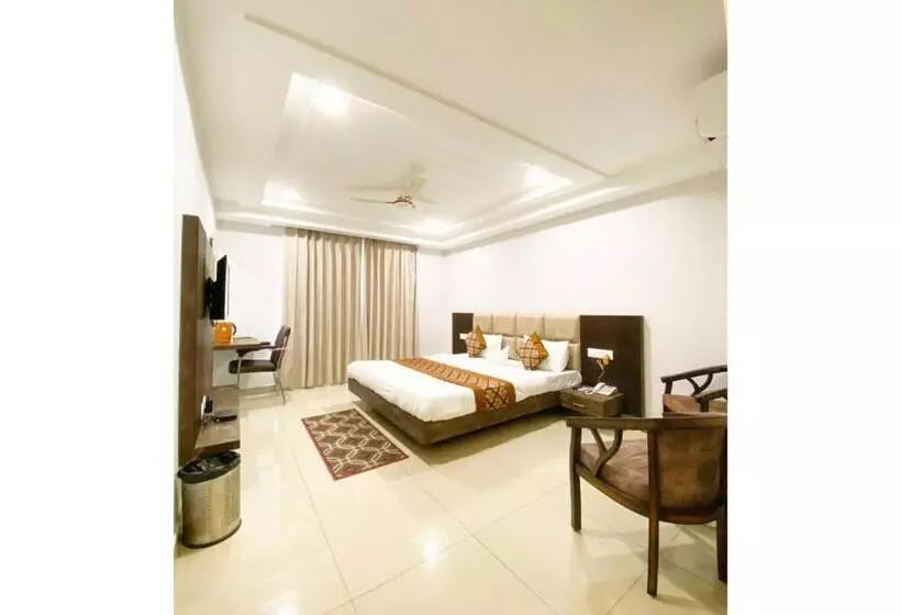 هتل Ludhiana Regency