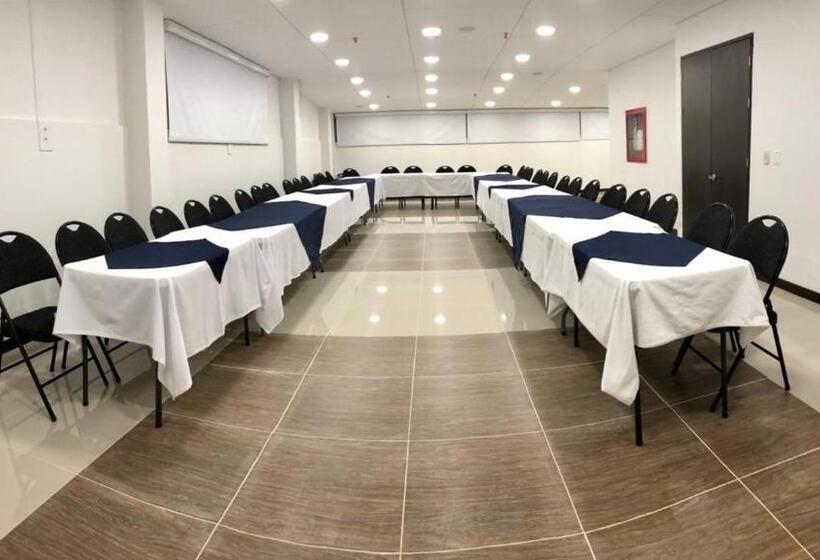 בית מלון כפרי Business Center Internacional