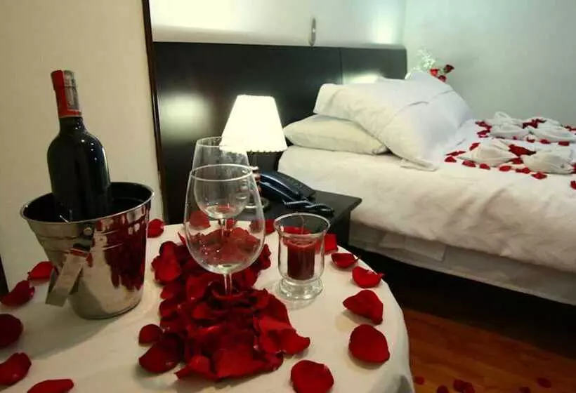 هتل Ferrovial Corferias