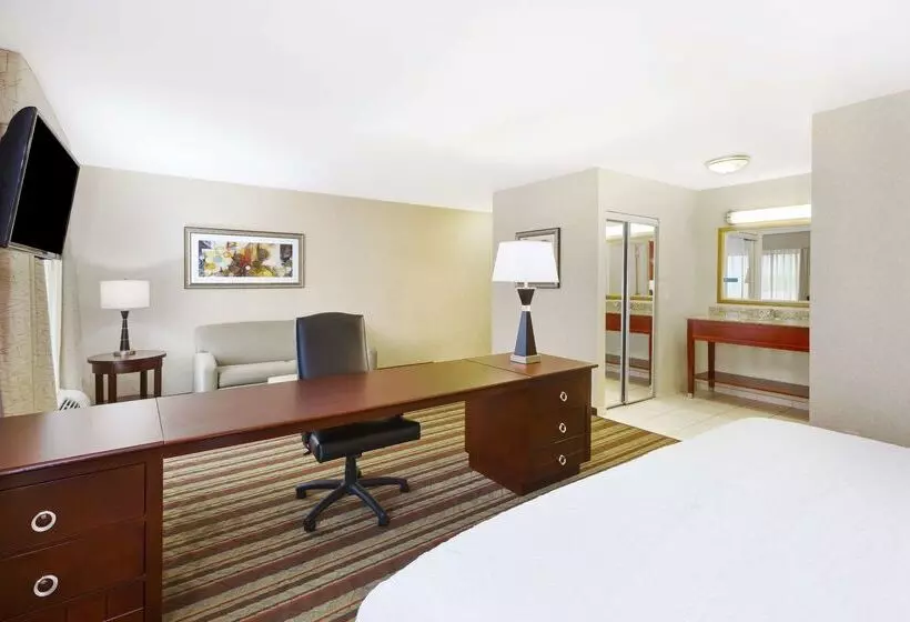 Отель Hampton Inn Detroit/southgate