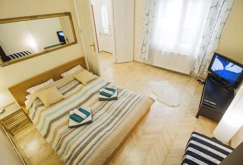 乡村酒店  Piano Apartment