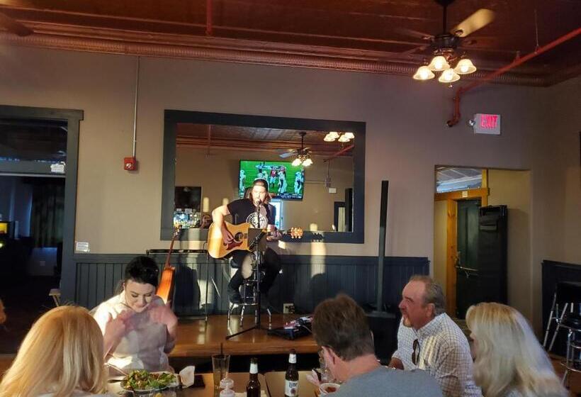 Hostel Buffalo Lodge Of Bigfork