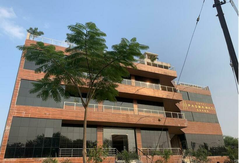 ホテル Padmawati Grand