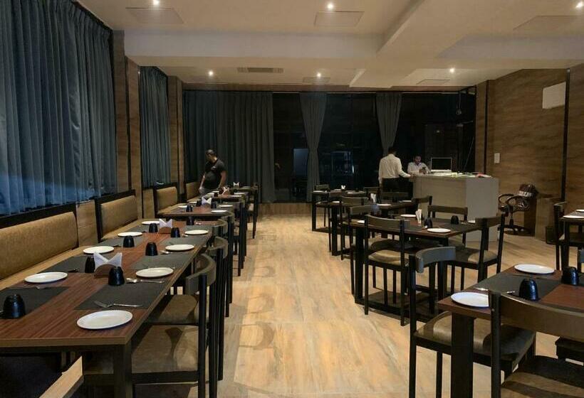 ホテル Padmawati Grand