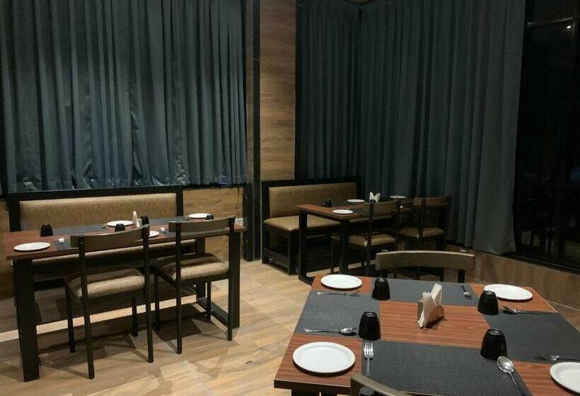 ホテル Padmawati Grand