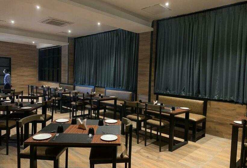 ホテル Padmawati Grand