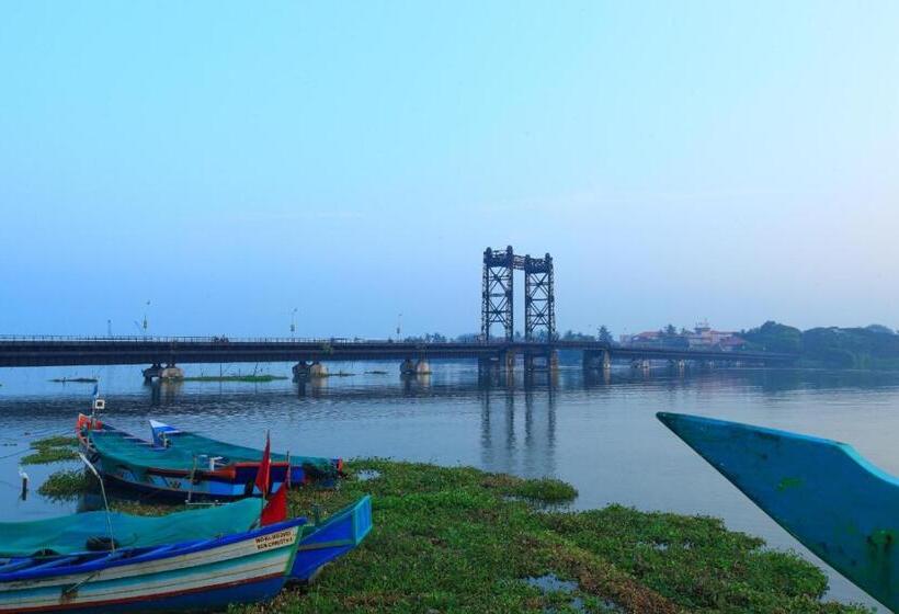 فندق Raas Residency