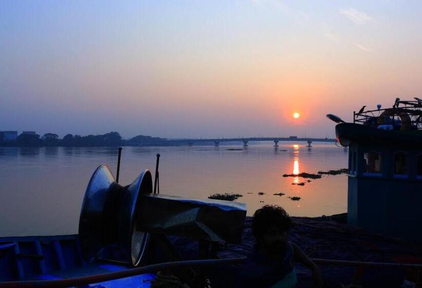 فندق Raas Residency