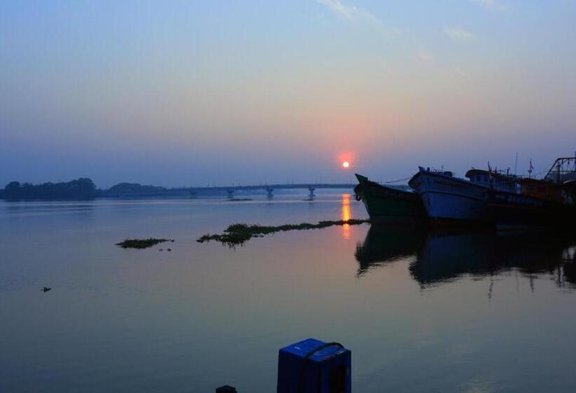 فندق Raas Residency