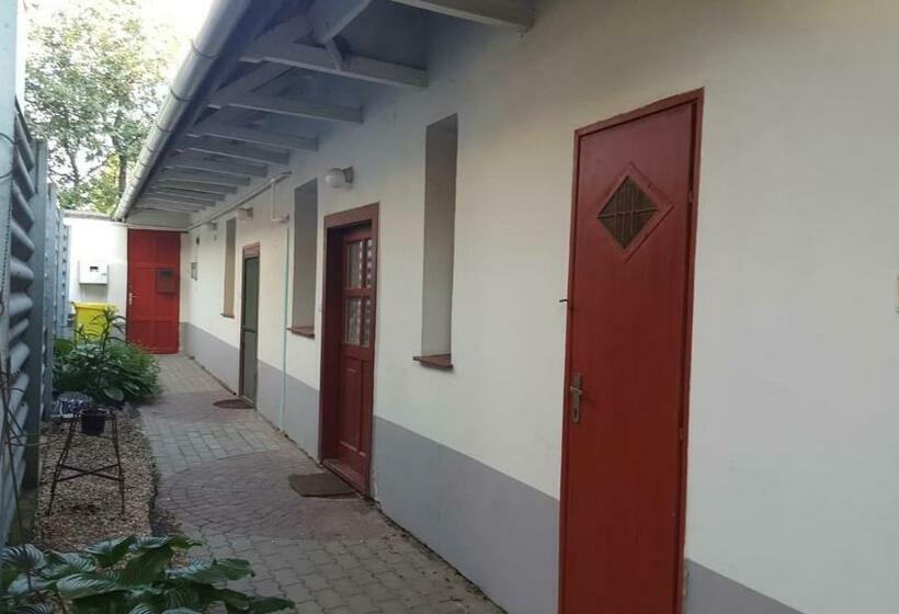 بنسيون Pusztaszil Vendègház