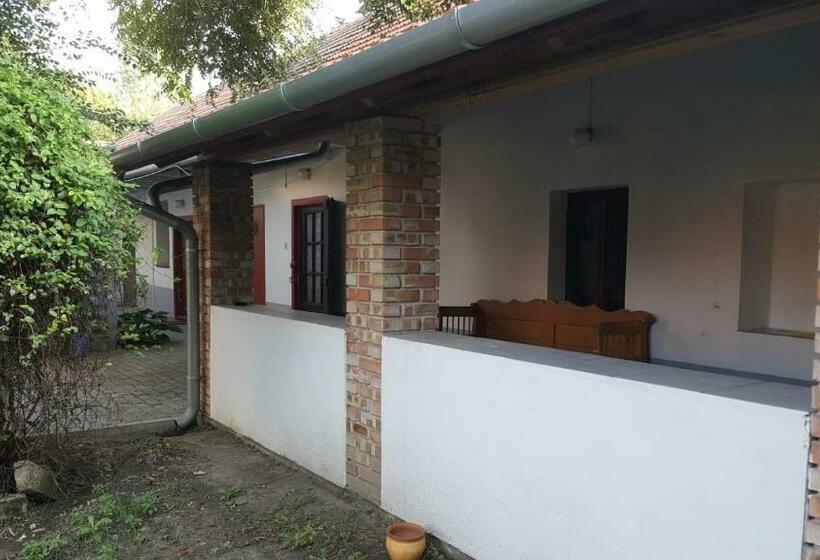 بنسيون Pusztaszil Vendègház