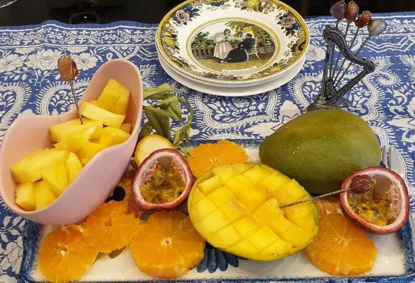 Aamiaismajoitus (B&B) Marie La Fée Endormie,  Breizh Buffet  & Balnéo