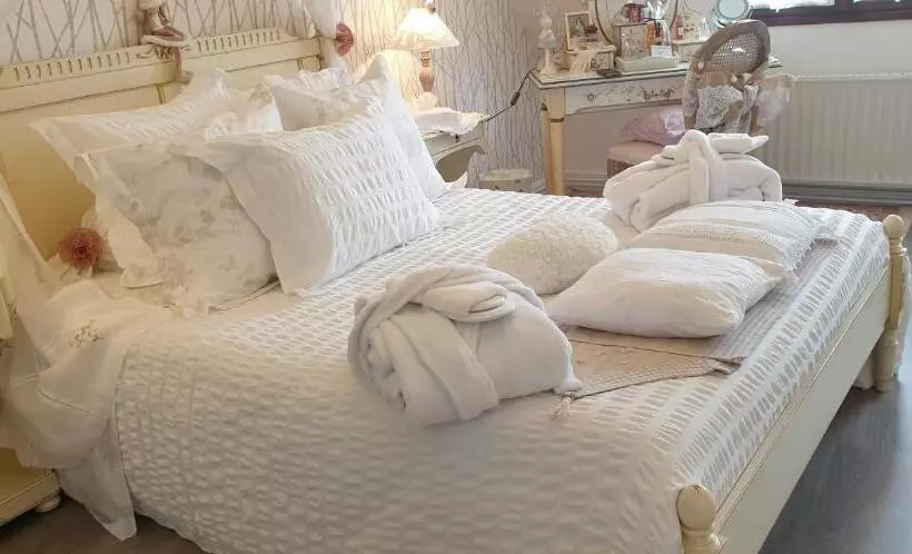 Aamiaismajoitus (B&B) Marie La Fée Endormie,  Breizh Buffet  & Balnéo