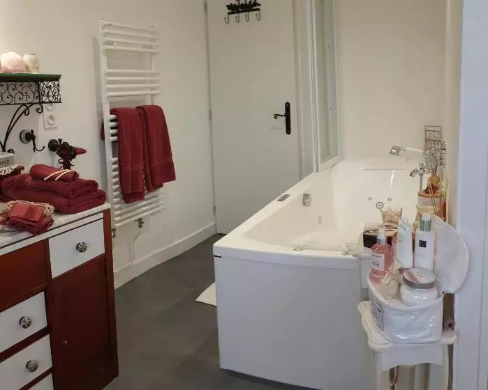 Aamiaismajoitus (B&B) Marie La Fée Endormie,  Breizh Buffet  & Balnéo