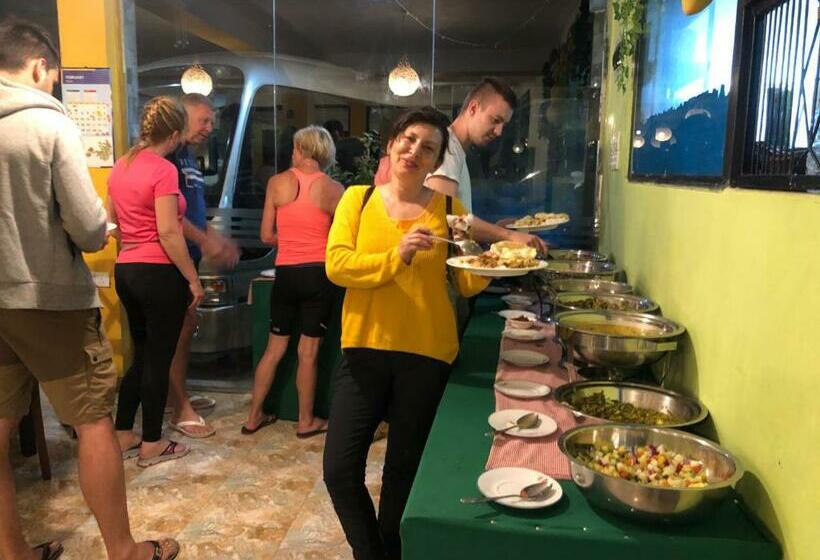 Pensiune Achinika Holiday Inn