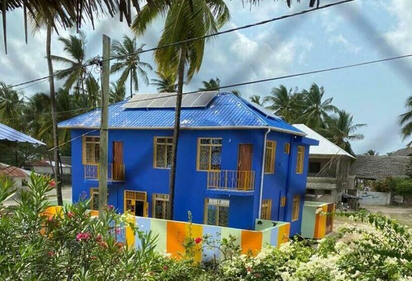 ペンション La Locanda Lodge   Apartment, 4 Double Rooms & Kitchen Near The Beach