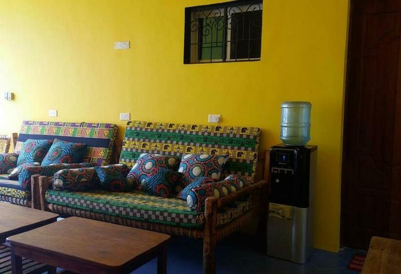 ペンション La Locanda Lodge   Apartment, 4 Double Rooms & Kitchen Near The Beach