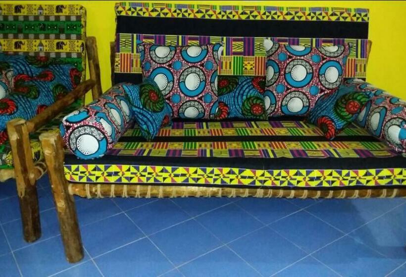 ペンション La Locanda Lodge   Apartment, 4 Double Rooms & Kitchen Near The Beach