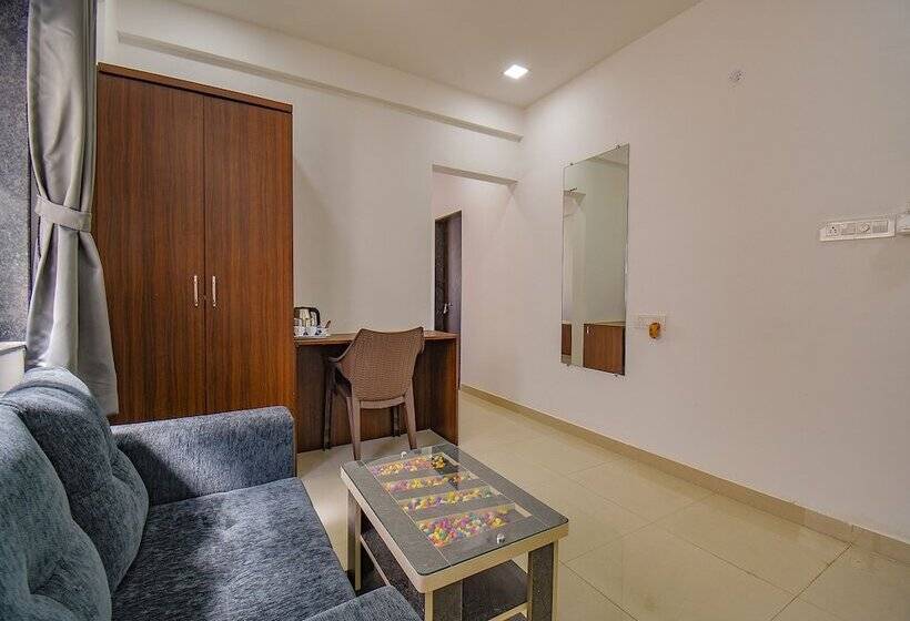 Отель Fab Fortune Suites