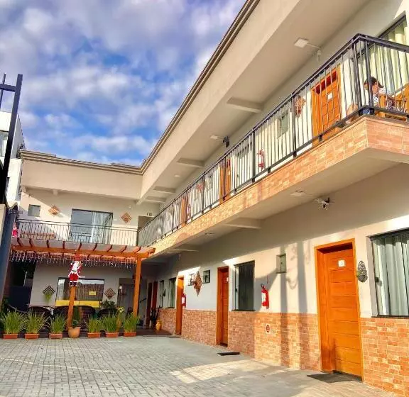 پانسیون Pousada Villa Vantino