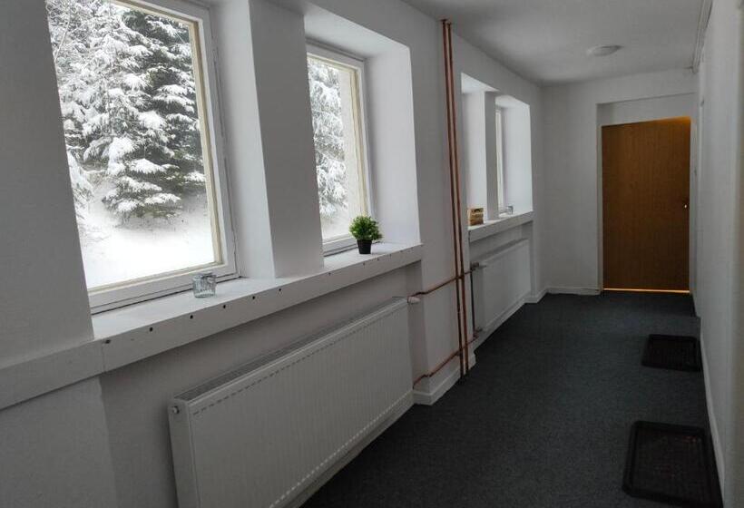 فندق صغير Chata   Dom Horskej Služby Jasna