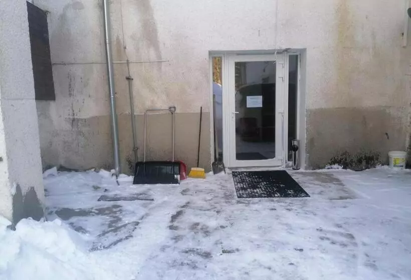 Retkeilymaja Chata   Dom Horskej Služby Jasna