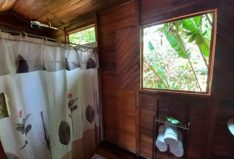 Hotelli Cabañas Los Laguitos Rio Celeste