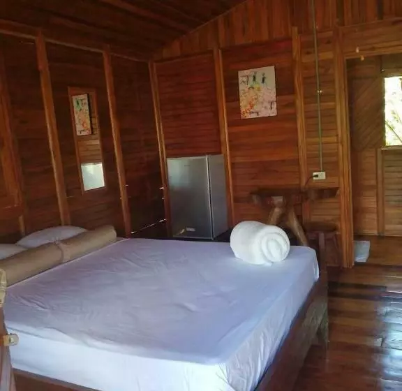 Hotelli Cabañas Los Laguitos Rio Celeste