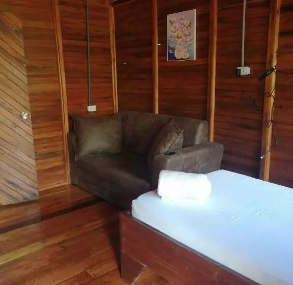 Hotelli Cabañas Los Laguitos Rio Celeste