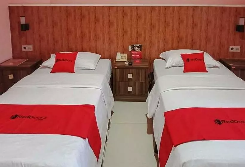 ホテル Reddoorz @ Sorong City Center